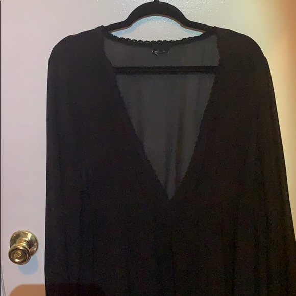 Beautiful black long sleeve shirt - Picture 2 of 3